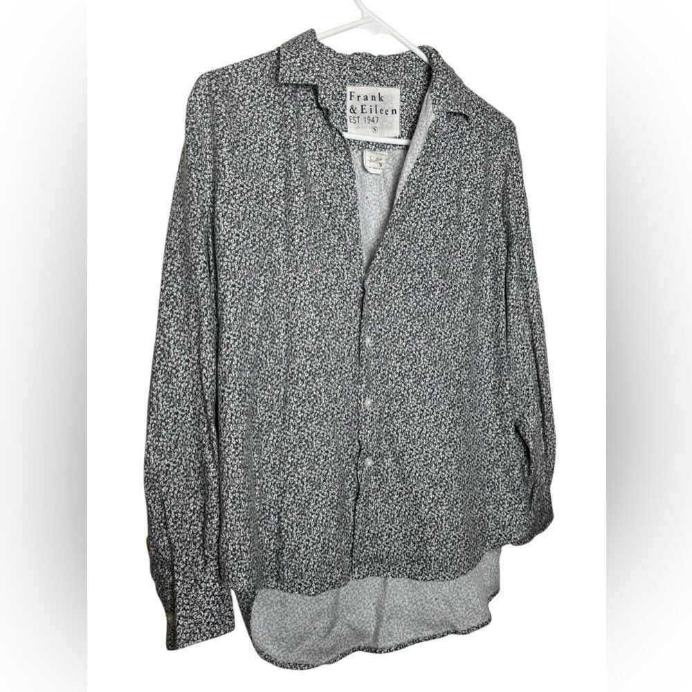 Frank & Eileen Floral Button Down Top - Picture 3 of 11